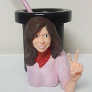 A new fashion in Argentina: mate vessels with images of famous politicians